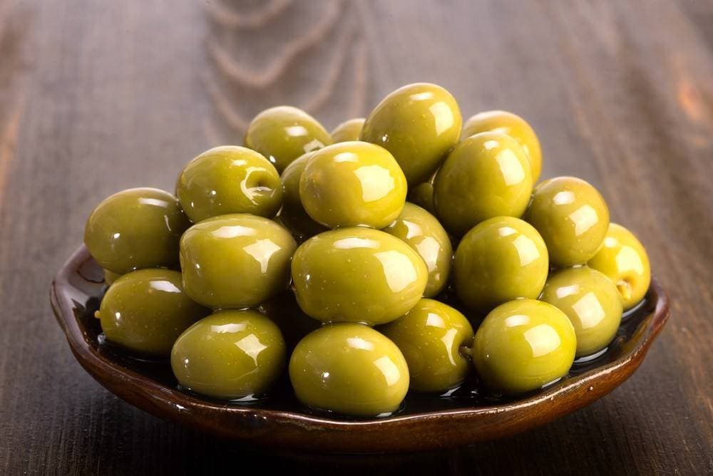 زيتون أخضر طبيعي